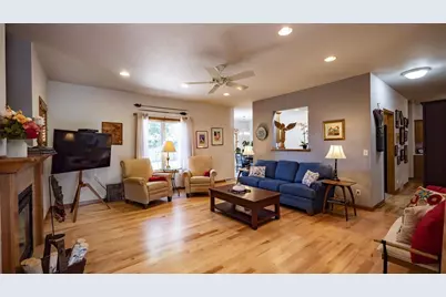 820 Woodland Circle, Waupaca, WI 54981 - Photo 12