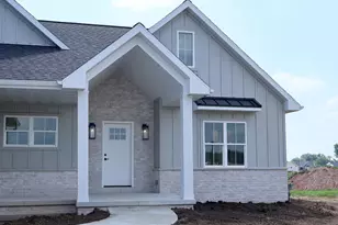 773 Royal Saint Pats Dr, Wrightstown, WI 54180 - Photo 2