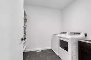 1096 Brookwood Dr, Ashwaubenon, WI 54304 - Photo 22