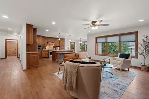 2474 Shady Oak Dr, Green Bay, WI 54304 - Photo 6