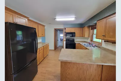 1004 Honey Creek Road, Oshkosh, WI 54904 - Photo 10