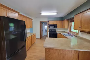 1004 Honey Creek Rd, Oshkosh, WI 54904 - Photo 10