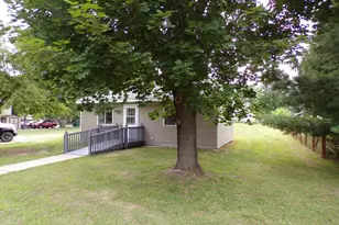 422 High St, Wild Rose, WI 54984 - Photo 2