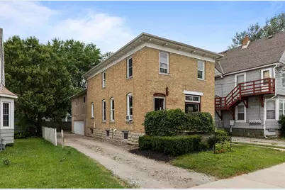 303 E Parkway Avenue, Oshkosh, WI 54901 - Photo 1