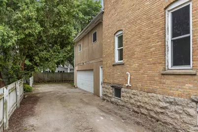 303 E Parkway Avenue, Oshkosh, WI 54901 - Photo 6