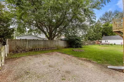 303 E Parkway Avenue, Oshkosh, WI 54901 - Photo 8
