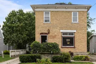 303 E Parkway Ave, Oshkosh, WI 54901 - Photo 2
