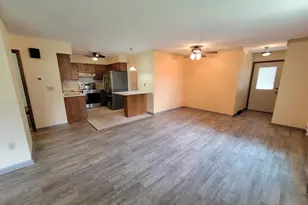 105 Tamarack Cir, Hartford, WI 53027 - Photo 10