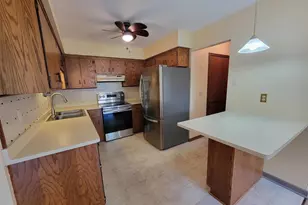 105 Tamarack Cir, Hartford, WI 53027 - Photo 14