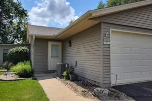 105 Tamarack Cir, Hartford, WI 53027 - Photo 2