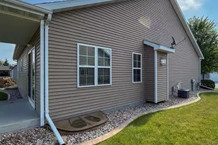 1636 Oak Hollow Ln, Neenah, WI 54956 - Photo 4