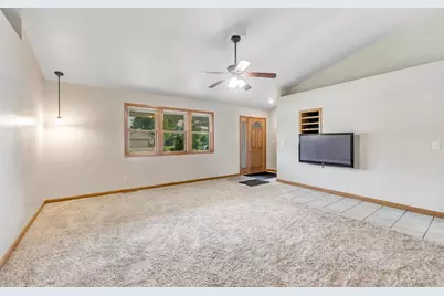3533 Leeds Castle Drive, Green Bay, WI 54313 - Photo 10