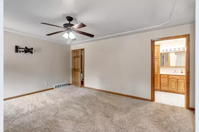 3533 Leeds Castle Drive, Green Bay, WI 54313 - Photo 16
