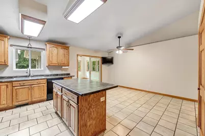 3533 Leeds Castle Drive, Green Bay, WI 54313 - Photo 6