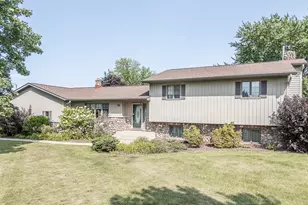 N3212 Bean City Rd, New London, WI 54961 - Photo 2