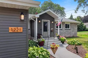 1221 E Hanson Dr, Appleton, WI 54915 - Photo 2