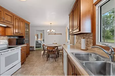 524 E St Joseph Street, Green Bay, WI 54301 - Photo 8
