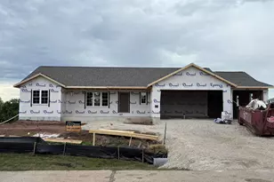 16 Trails End Ct, Fond du Lac, WI 54937 - Photo 1