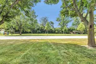 2719 Woodland Hills Ct, Green Bay, WI 54311 - Photo 10