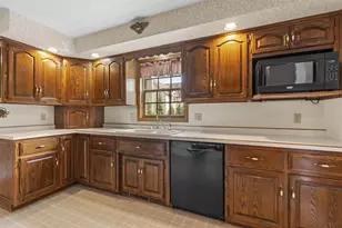 609 Scarlet Oak Ct, Appleton, WI 54915 - Photo 12