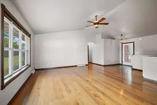 773 N Melcorn Cir, De Pere, WI 54115 - Photo 8