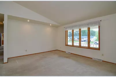 1518 Commanche Drive, Green Bay, WI 54313 - Photo 4