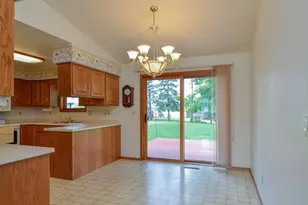 1518 Commanche Dr, Green Bay, WI 54313 - Photo 8