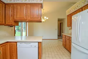 1518 Commanche Dr, Green Bay, WI 54313 - Photo 14