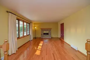2360 La Rue Ln, Green Bay, WI 54313 - Photo 6