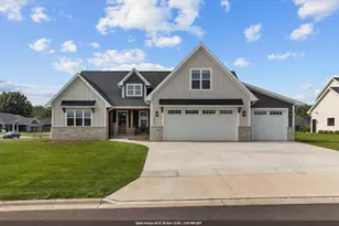 1029 Lancaster Ct, Green Bay, WI 54313 - Photo 1