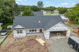 1033 Gray St, Green Bay, WI 54303 - Photo 4