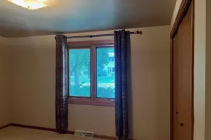 2151 Woodcrest Dr, Green Bay, WI 54304 - Photo 14
