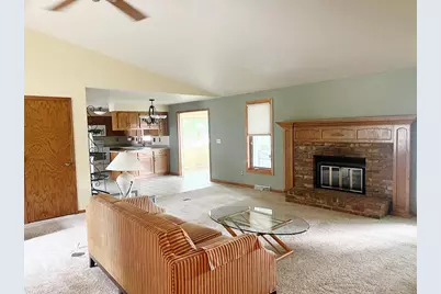 2151 Woodcrest Drive, Green Bay, WI 54304 - Photo 8