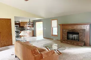 2151 Woodcrest Dr, Green Bay, WI 54304 - Photo 8