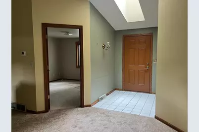 2151 Woodcrest Drive, Green Bay, WI 54304 - Photo 10