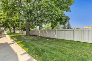 1045 Marvelle Ln, Green Bay, WI 54304 - Photo 12