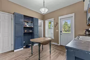 833 Jefferson St, Oshkosh, WI 54901 - Photo 6