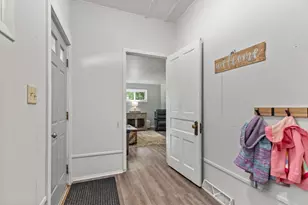 833 Jefferson St, Oshkosh, WI 54901 - Photo 2