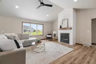 2645 Cornell Ave, Neenah, WI 54956 - Photo 4