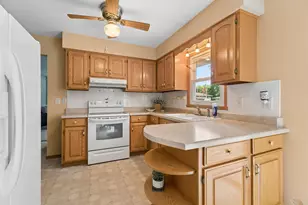 1045 Grove St, Menasha, WI 54952 - Photo 6