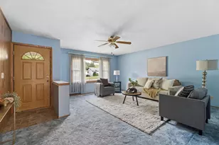 1045 Grove St, Menasha, WI 54952 - Photo 2