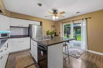 884 E Division Street, Fond du Lac, WI 54935 - Photo 2