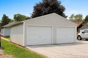 1044 Caroline St, Green Bay, WI 54303 - Photo 4