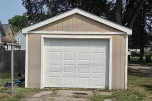 1040 Blaine St, Marinette, WI 54143 - Photo 4