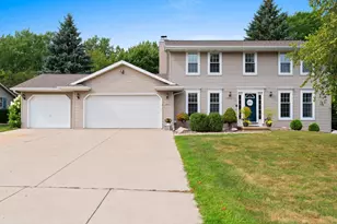 2906 Sunray Ln, Green Bay, WI 54313 - Photo 1