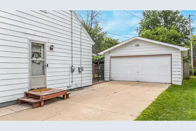 1303 Faust Avenue, Oshkosh, WI 54902 - Photo 34