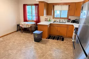 802 10th St, Waupaca, WI 54981 - Photo 8