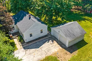 1565 Riverside Dr, Suamico, WI 54173 - Photo 4