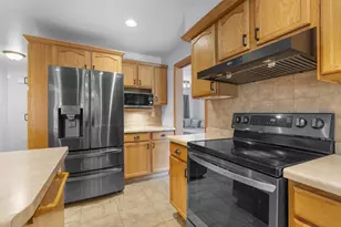 1325 S Westhaven Dr, Oshkosh, WI 54904 - Photo 16