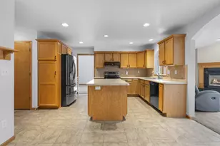 1325 S Westhaven Dr, Oshkosh, WI 54904 - Photo 12